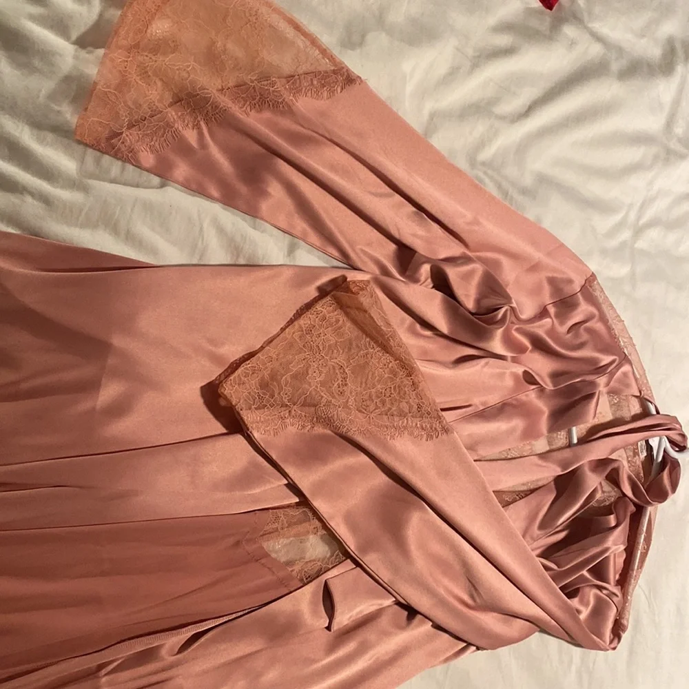 VS ROBE - Picture 2 of 3